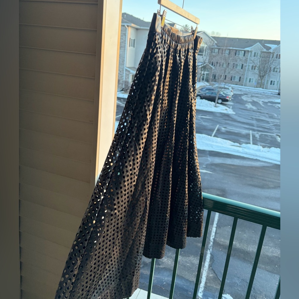 🆕 By Nancy New York Black Faux Leather Perforated Midi Skirt XXL Elastic Waist - Picture 11 of 17